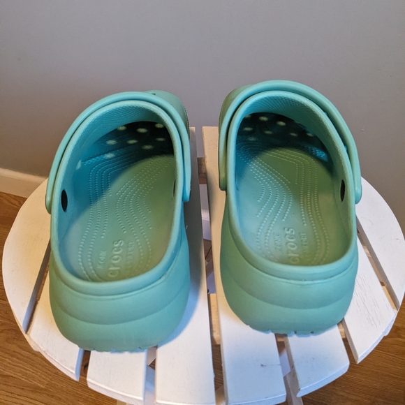 Crocs Seafoam Green Platform Clogs, size 10 - Picture 4 of 6